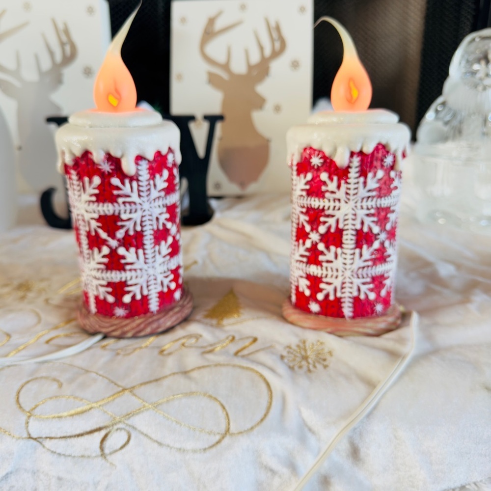 Christmas Snowflake‎ Red and White Lighted Candle